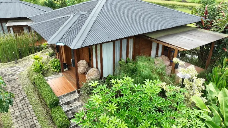 A timber villa and its terrace seen from above